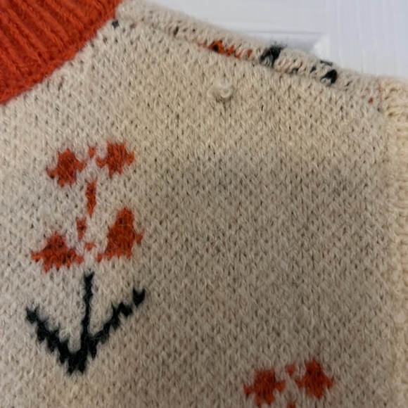 Button up tulip print sweater vest - Picture 4 of 4